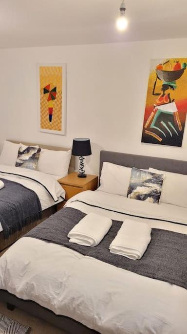 Balcony-View With Free And Secured Parking Apartment Manchester Ngoại thất bức ảnh